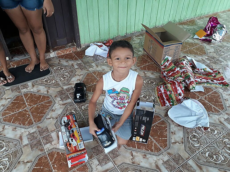 Através de carta enviada aos Correios, policiais realizam sonho de Criança do bairro Vila Acre