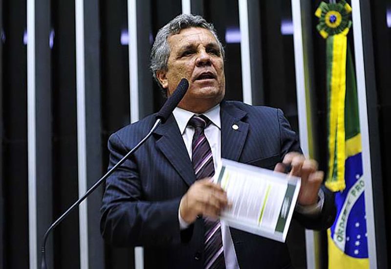 Câmara aprova permissão para policial militar não reeleito voltar às suas funções