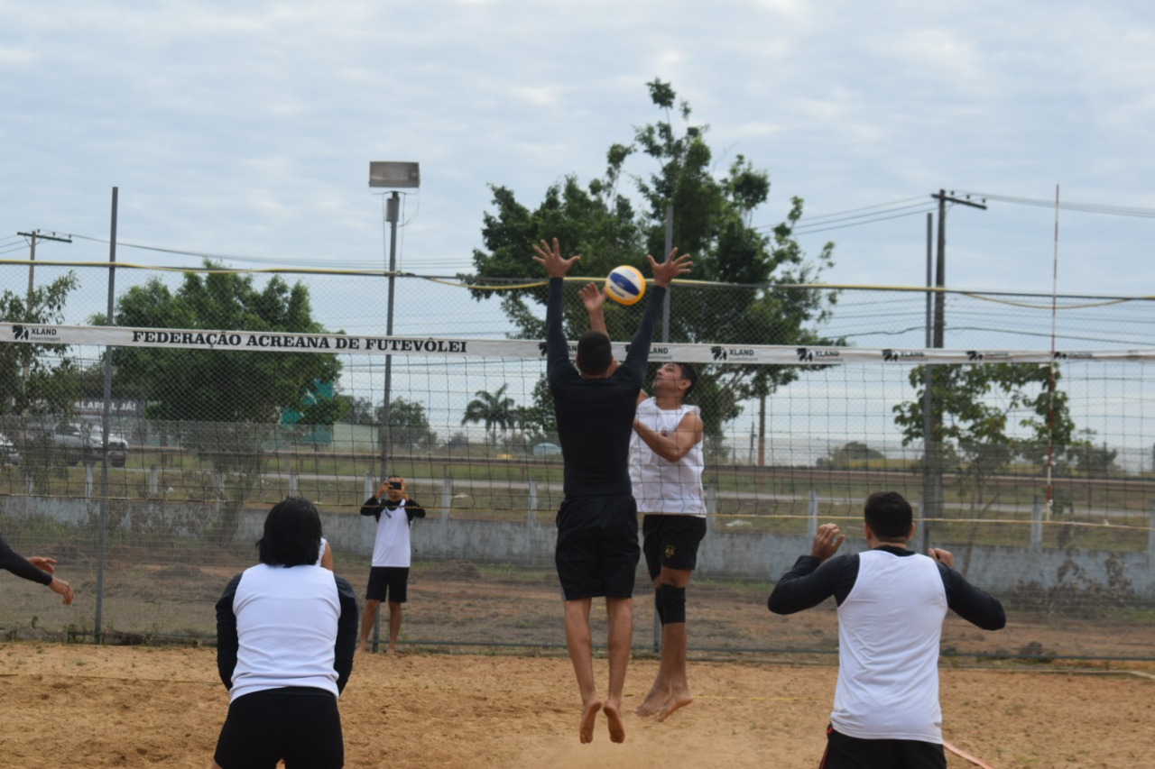 AME-AC PRESTIGIA TORNEIO DE VÔLEI ALUSIVO AO 106º ANIVERSÁRIO DA PMAC