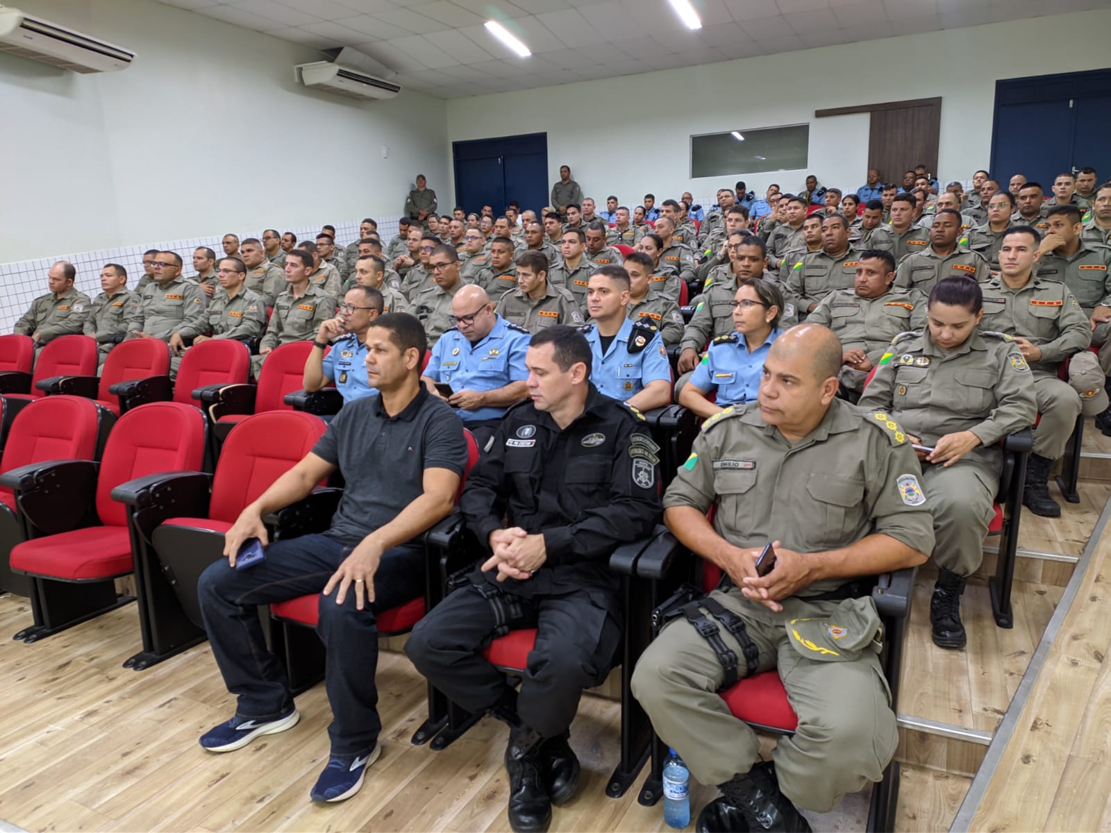 DIRETOR FINANCEIRO DA AME PRESTIGIA AULA INAUGURAL DO CURSO DE FORMAÇÃO DE SARGENTOS